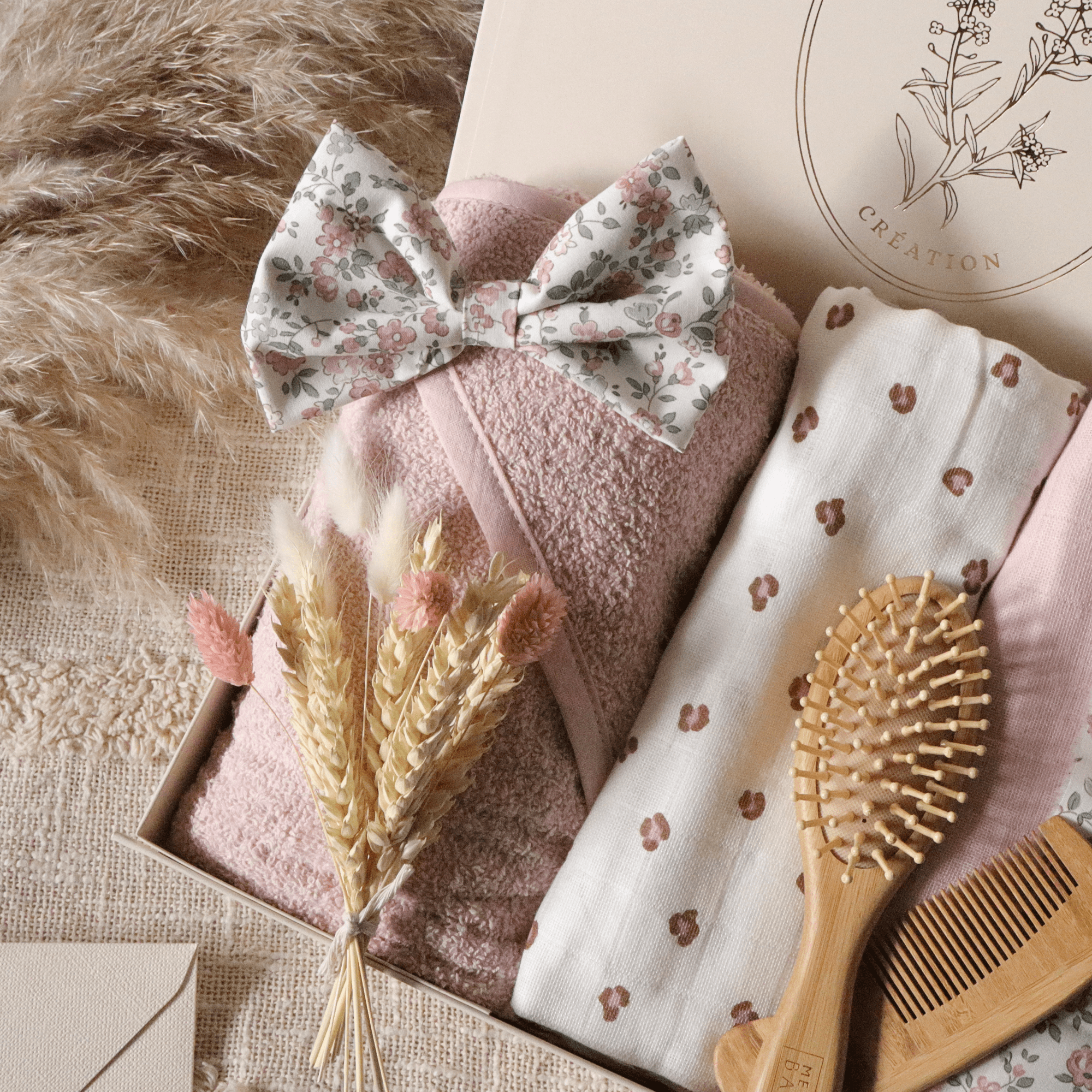 Coffret Petite Attention Signature - Mia - cadeau naissance prêt à offrir - Rosanina Création