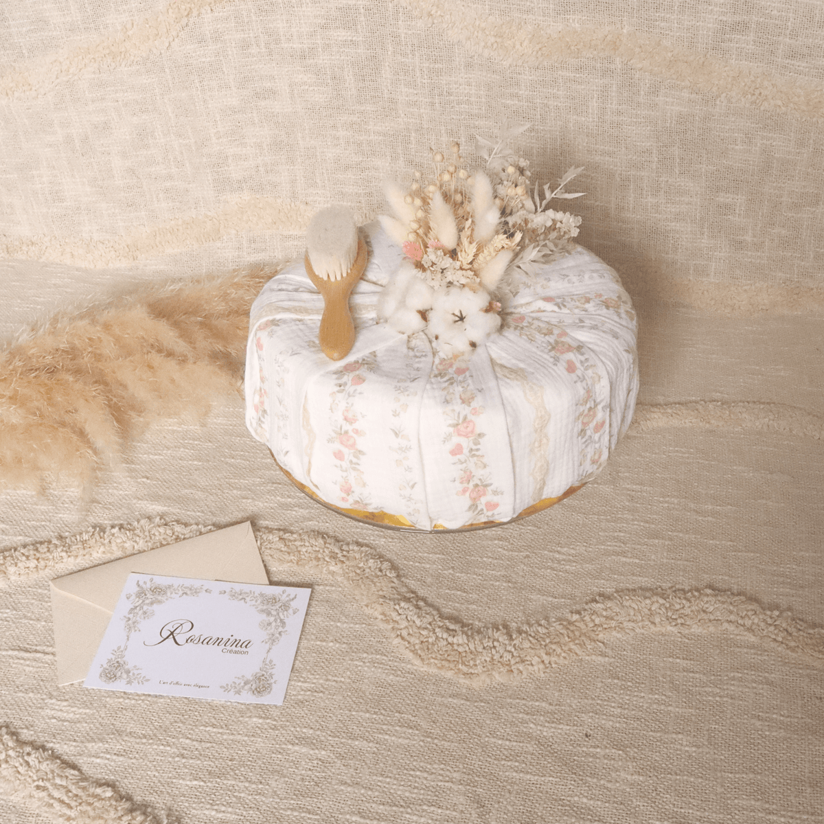 Gâteau de Couches Essentiel – Emma - cadeau naissance prêt à offrir - Rosanina Création