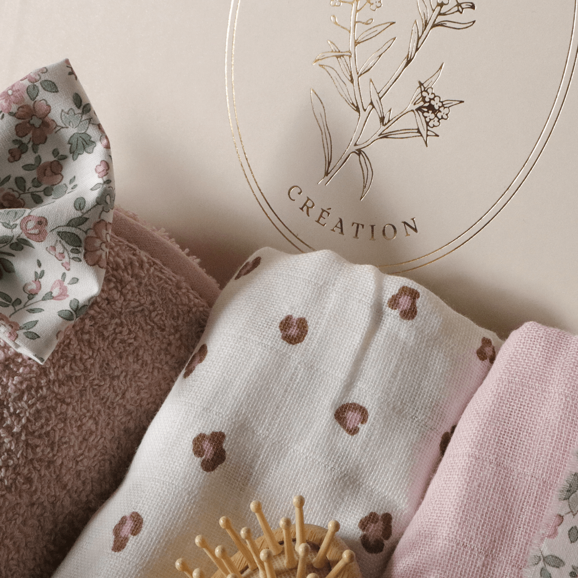 Coffret Petite Attention Signature - Mia - cadeau naissance prêt à offrir - Rosanina Création