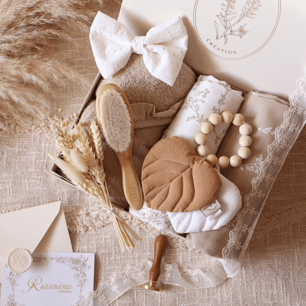 Coffret bébé Léonie, cadeau de naissance beige et écru prêt à offrir
