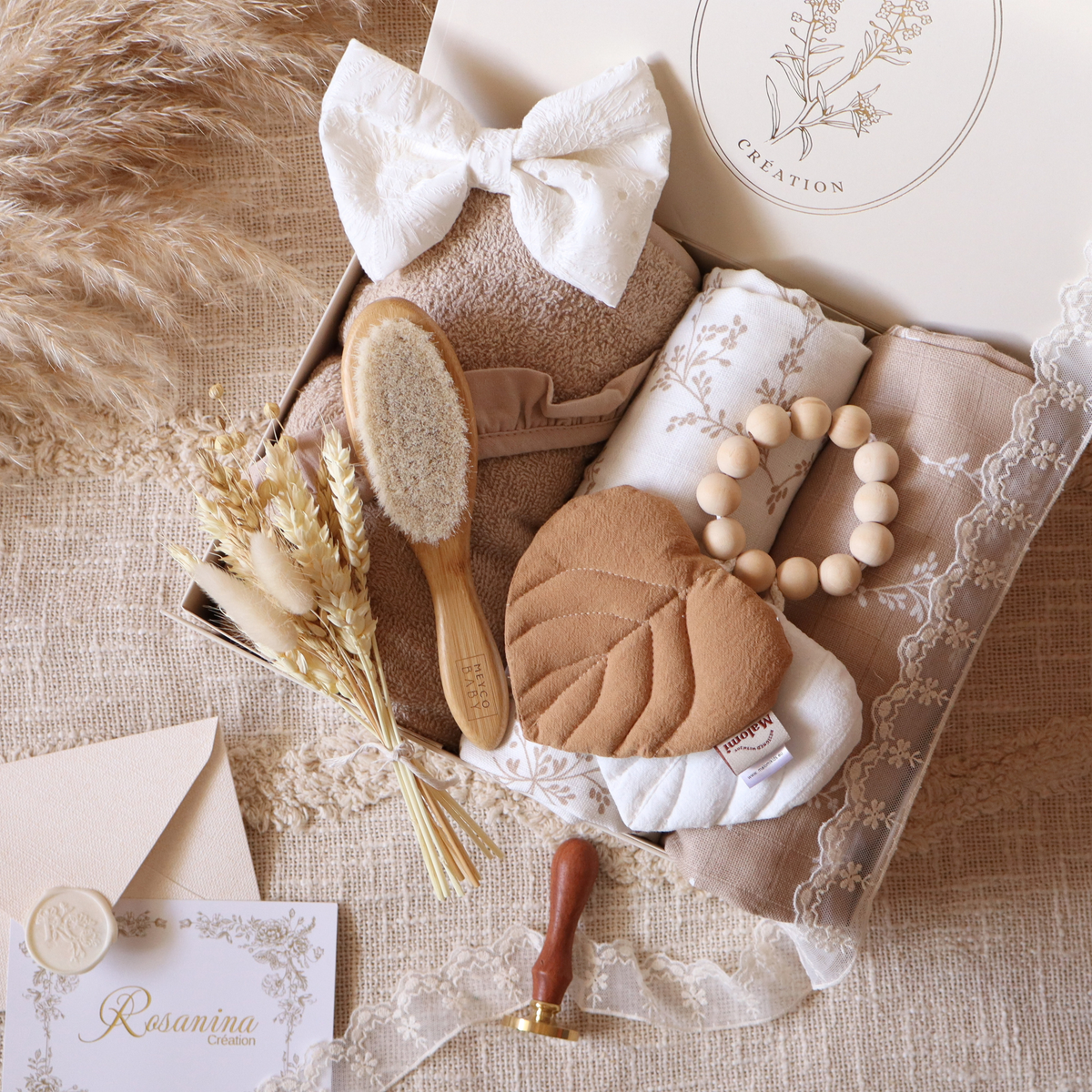 Vidéo du coffret bébé Léonie – cadeau de naissance beige et écru Rosanina Création