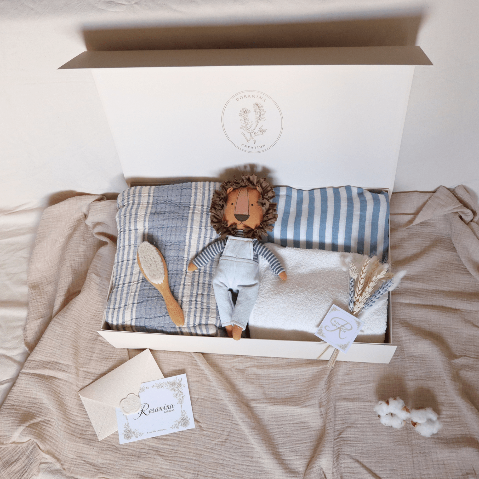 Coffret Naissance Essentiel - Bleu naturel - cadeau naissance prêt à offrir - Rosanina Création