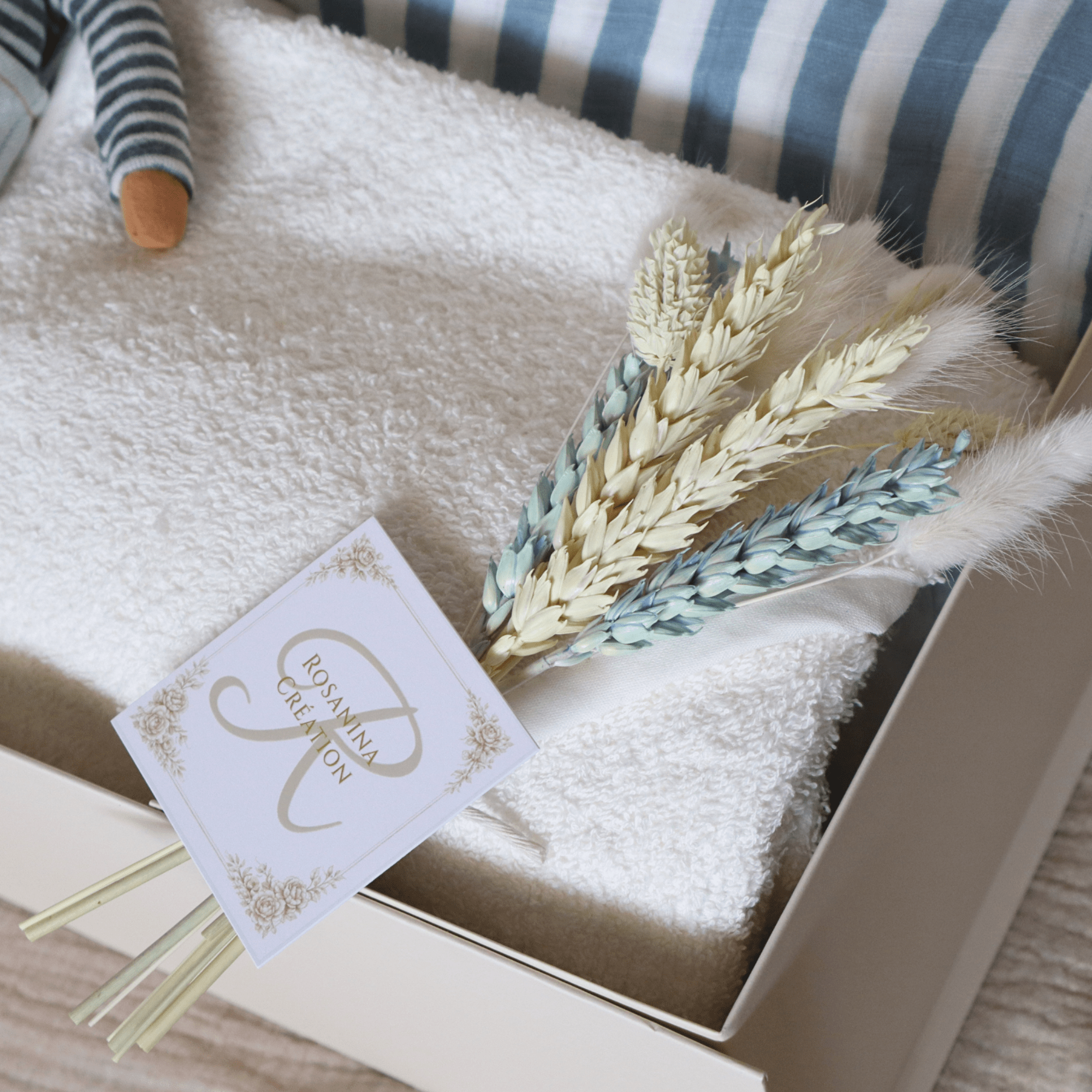 Coffret Naissance Essentiel - Bleu naturel - cadeau naissance prêt à offrir - Rosanina Création