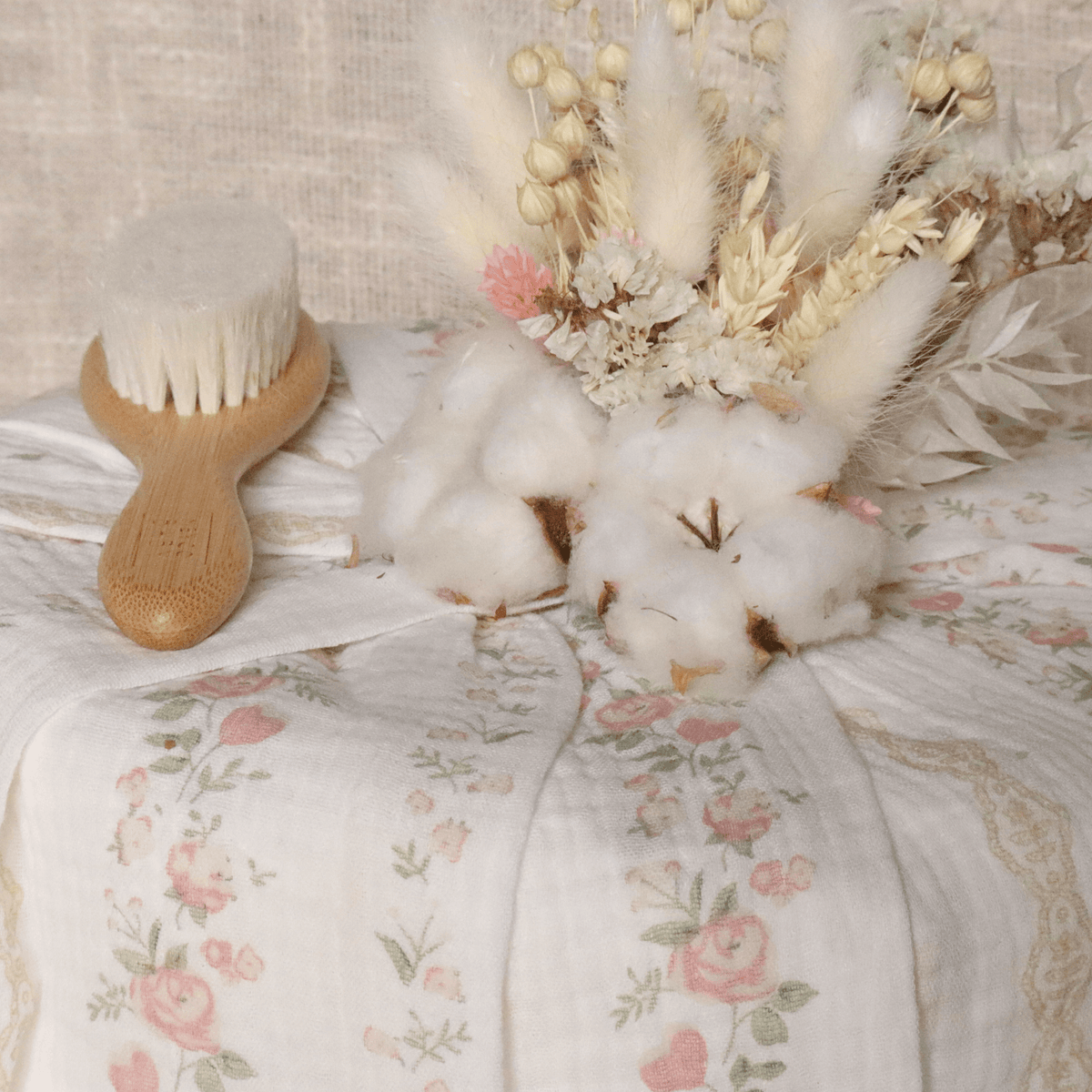 Gâteau de Couches Essentiel – Emma - cadeau naissance prêt à offrir - Rosanina Création