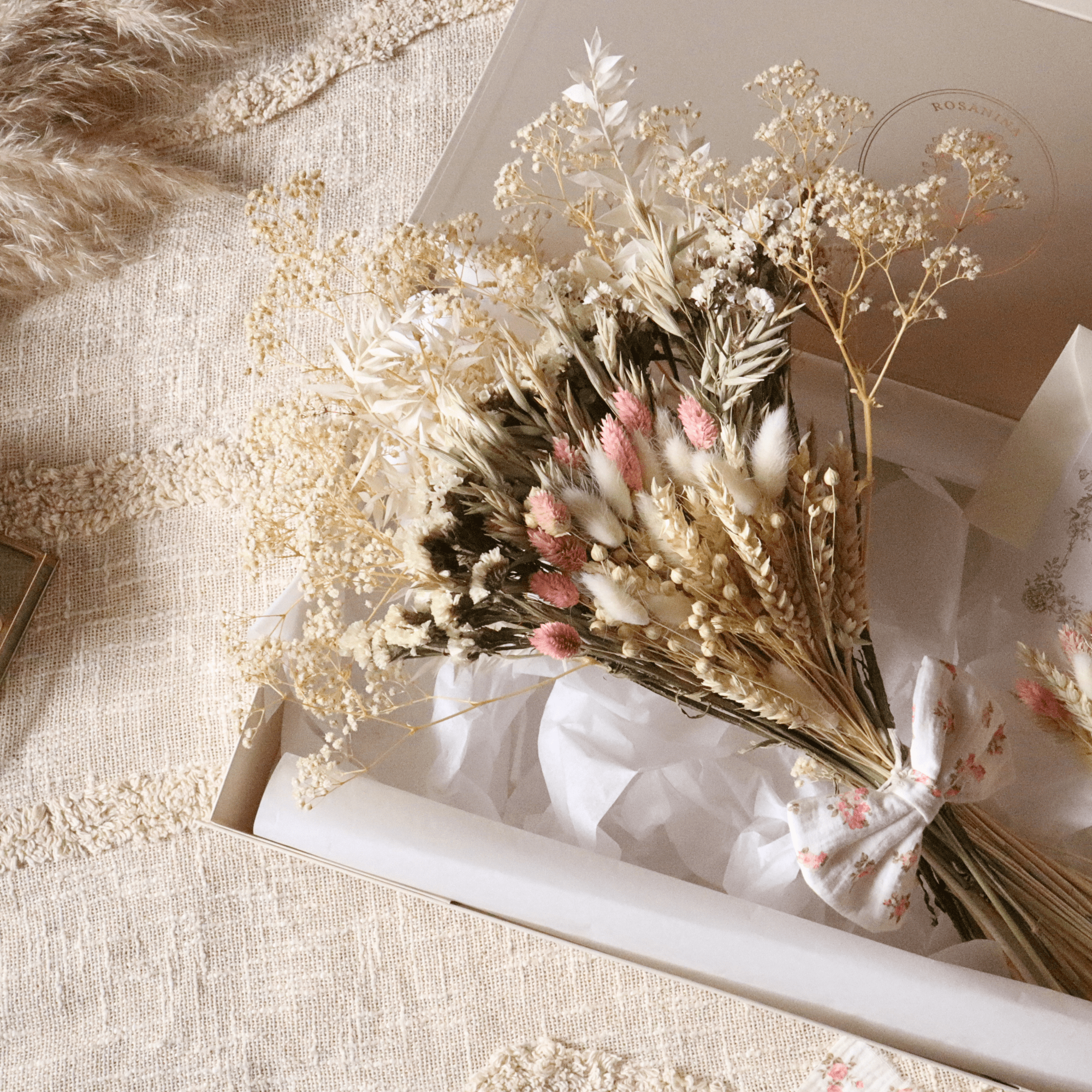 Coffret Bouquet Signature – Romance - cadeau naissance prêt à offrir - Rosanina Création