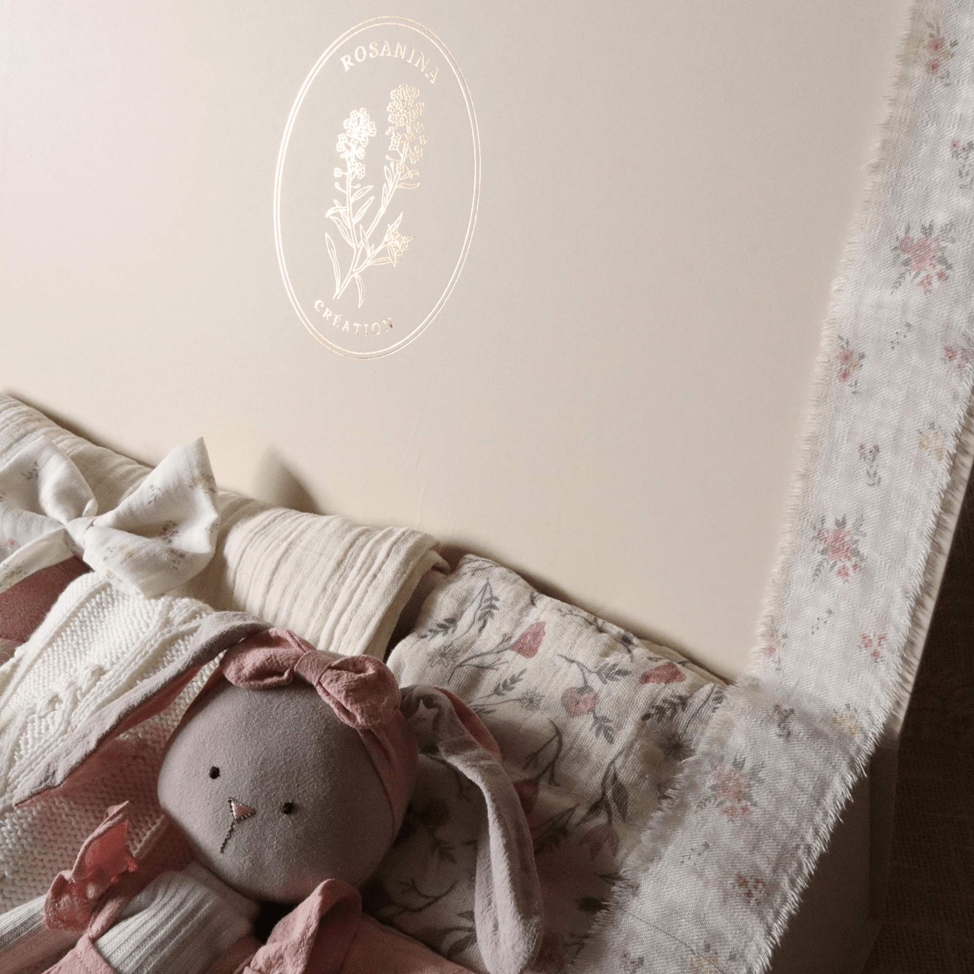 Coffret naissance Essentiel - Gladys - cadeau naissance prêt à offrir - Rosanina Création