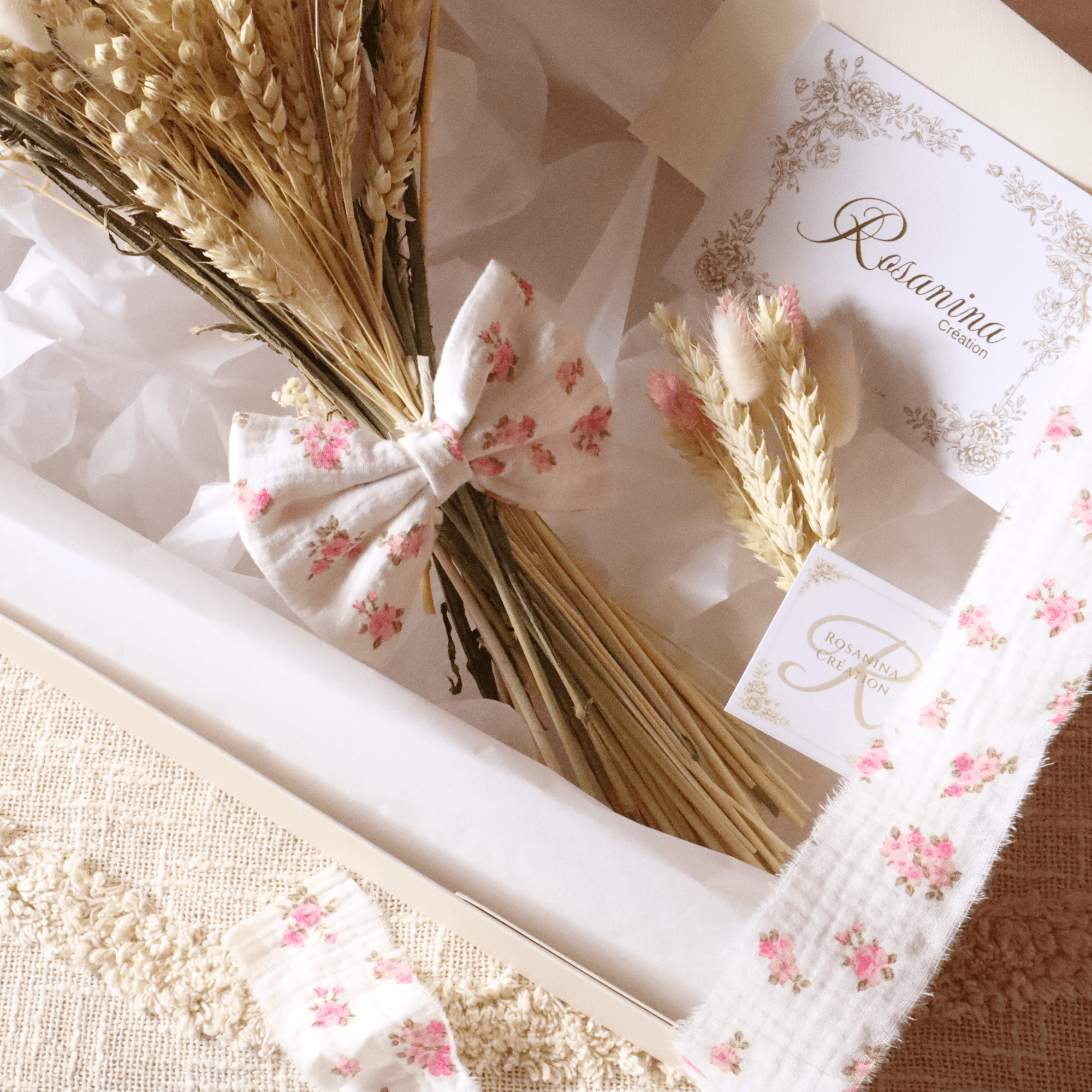 Coffret Bouquet Signature – Romance - cadeau naissance prêt à offrir - Rosanina Création