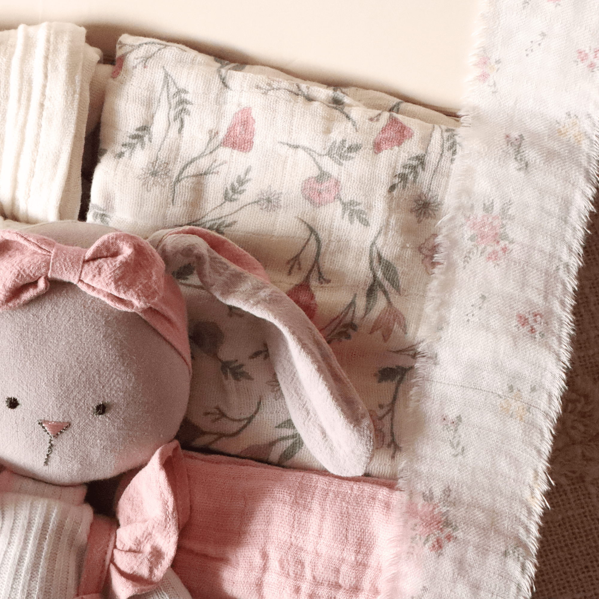Coffret naissance Essentiel - Gladys - cadeau naissance prêt à offrir - Rosanina Création