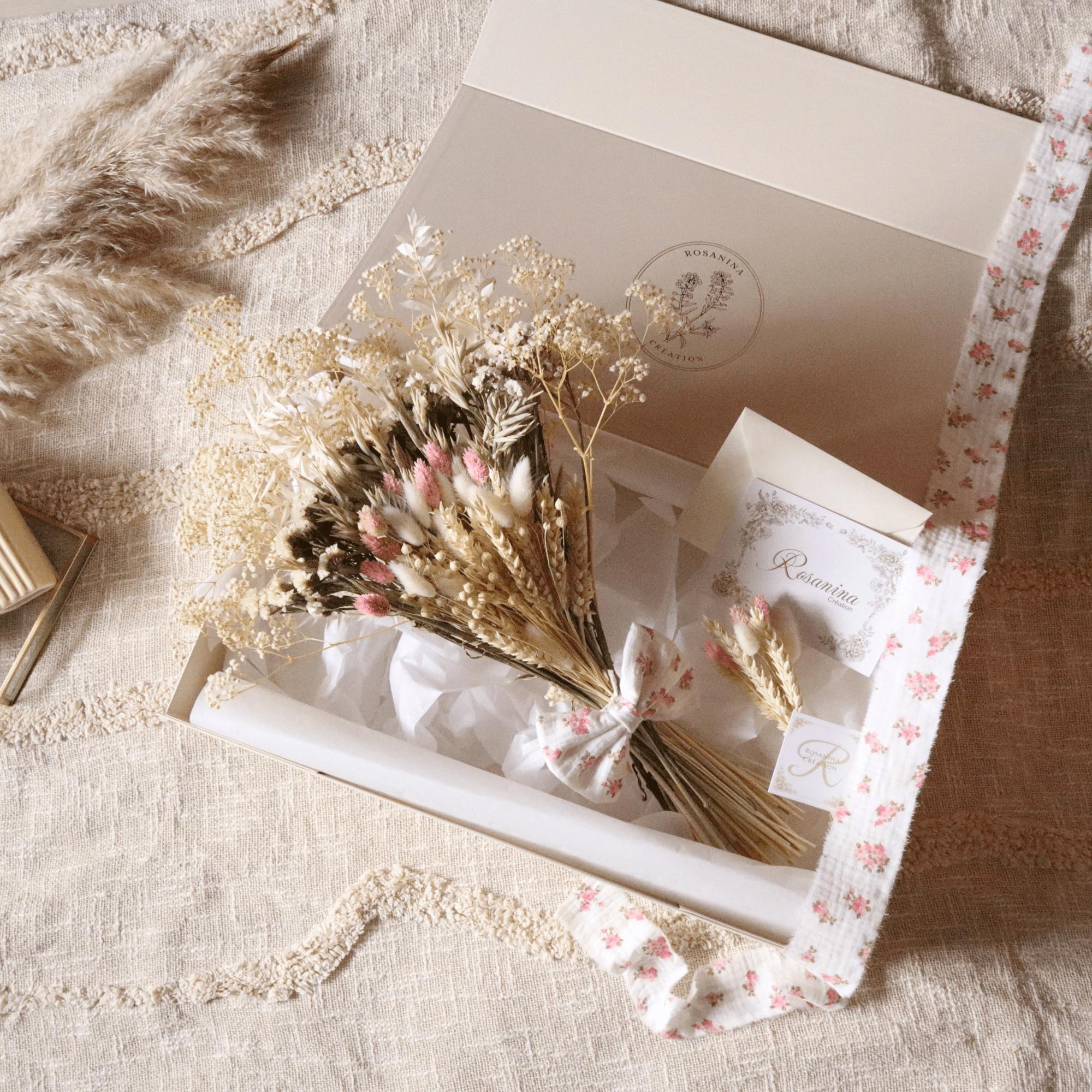 Coffret Bouquet Signature – Romance - cadeau naissance prêt à offrir - Rosanina Création